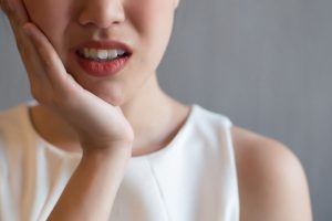 Người bị viêm nhiễm vùng sẽ đặt trụ thì không nên trồng răng implant