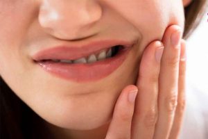 Bọc răng sứ có đau không? Câu trả lời là không đau