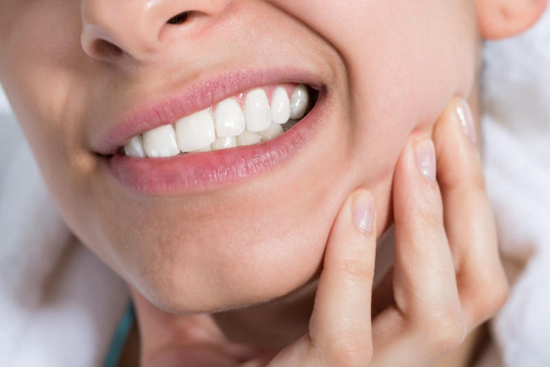 Làm sao để nhận biết răng sứ hết hạn?