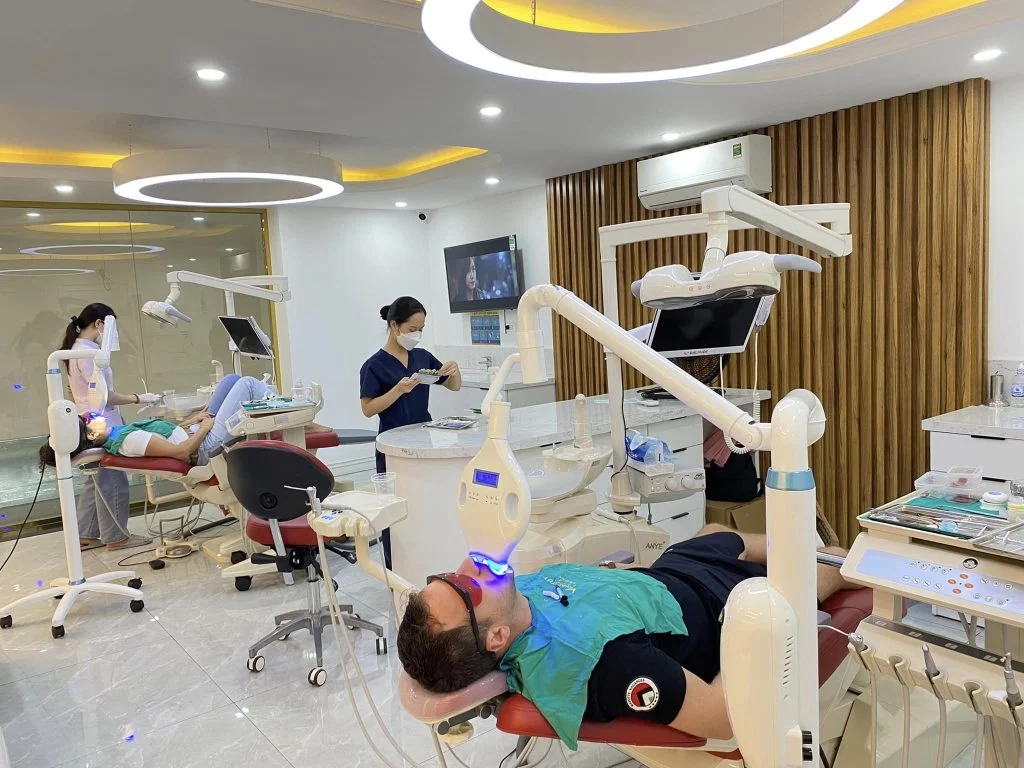 Thiết bị nha khoa hiện đại tại Nha Khoa VIN Dentist 1 Thiết bị tẩy trắng răng hiện đại