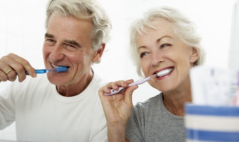 Chăm sóc răng miệng sau khi trồng hợp lý