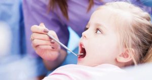Đưa bé đến ngay cơ sở nha khoa gần nhất