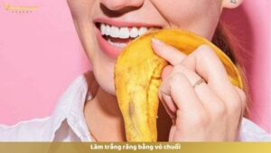 Làm trắng răng bằng vỏ chuối